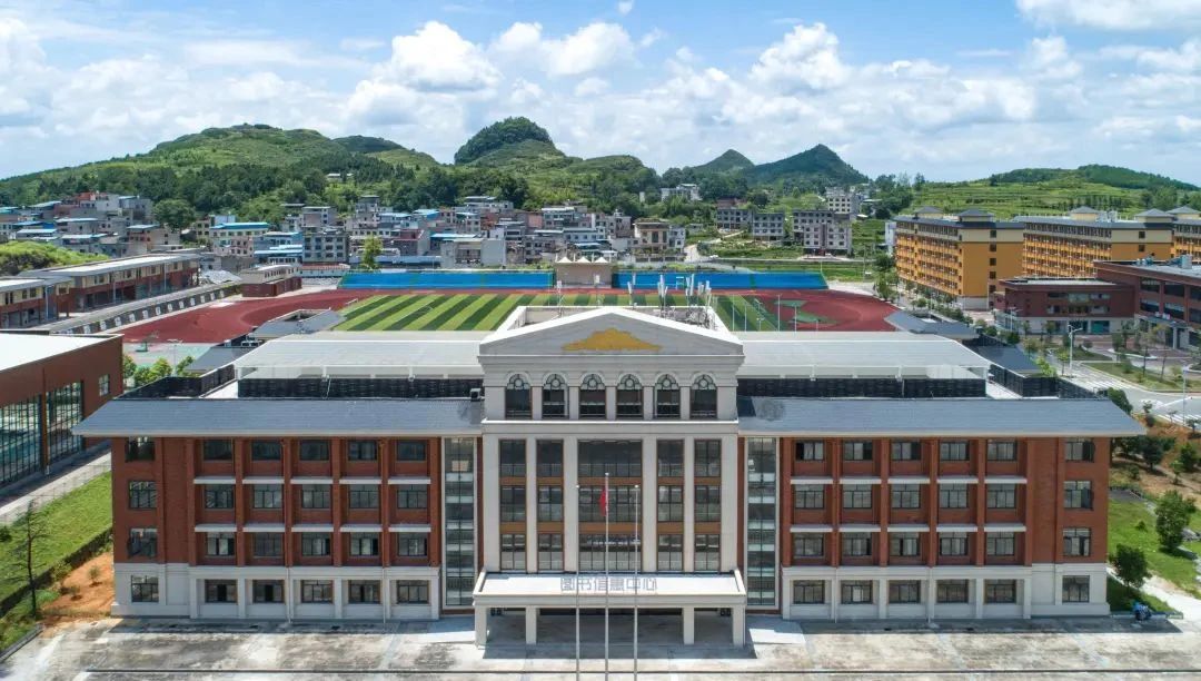 DeepSeek告诉你，，，，，，报读贵州铜仁数据职业学院的10大优势！